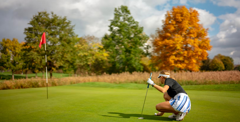 Golfeuse en approche sur le green - Unsplash