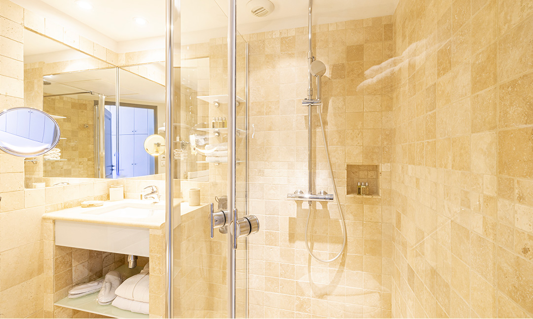 Suite 1 (A) - Salle de bains côté douche
